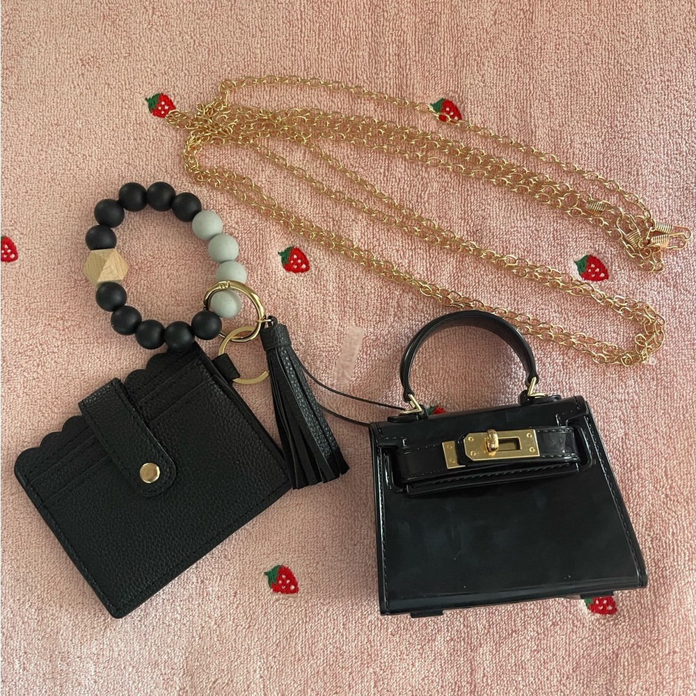 CUTE 🥰 Mini Black purse with chain strap and bracelet change purse/card holder